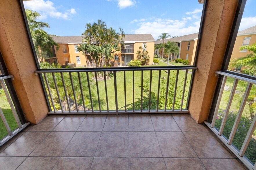 Building Photo - 12630 Kenwood Ln