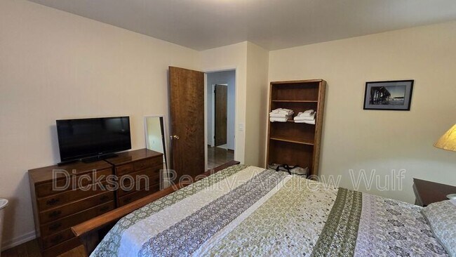 Building Photo - 22882 Carriage Dr