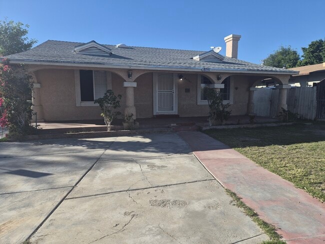 Building Photo - 45565 King St