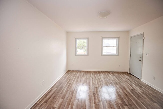 Building Photo - Very Spacious Four Bedroom Home For Rent!