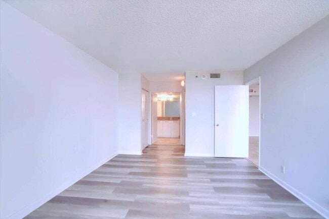 Building Photo - 3300 NE 192 St