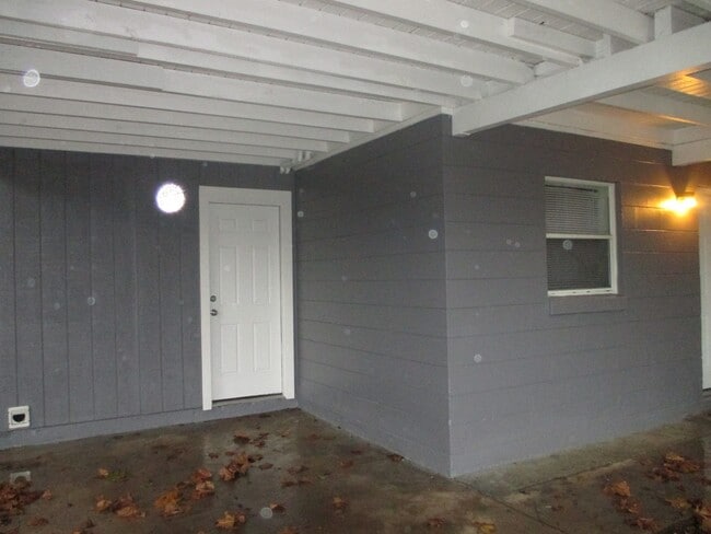 Building Photo - 3 Bedroom home in Sherwood Forest - VOUCHE...