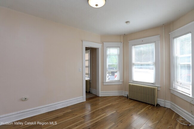 Building Photo - 144 St James St