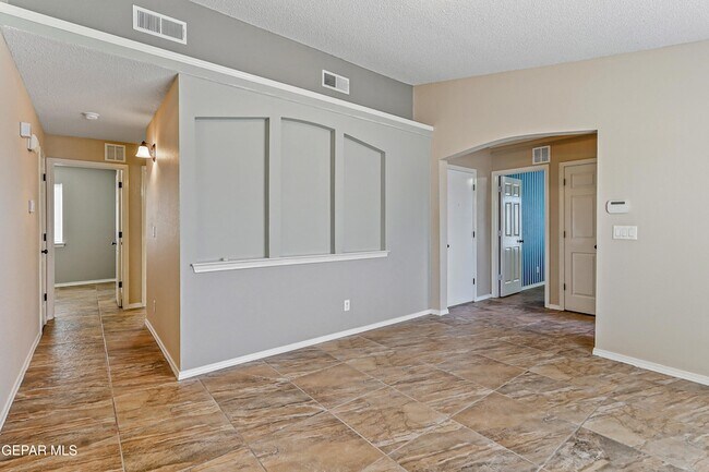 Building Photo - 14336 Desert Sage Dr