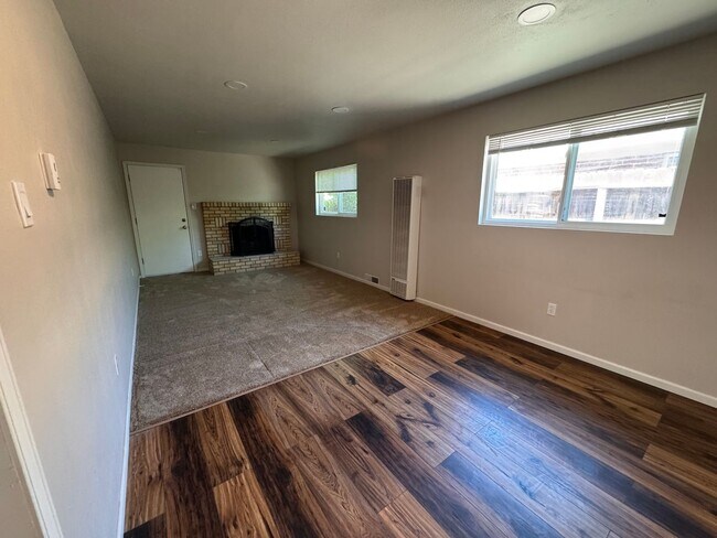 Building Photo - Beautiful 3 bedroom 2 bath home.