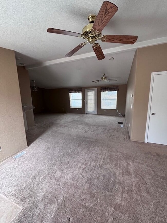 Building Photo - Spacious 3 Bedroom, 2 Bath Home with Large...