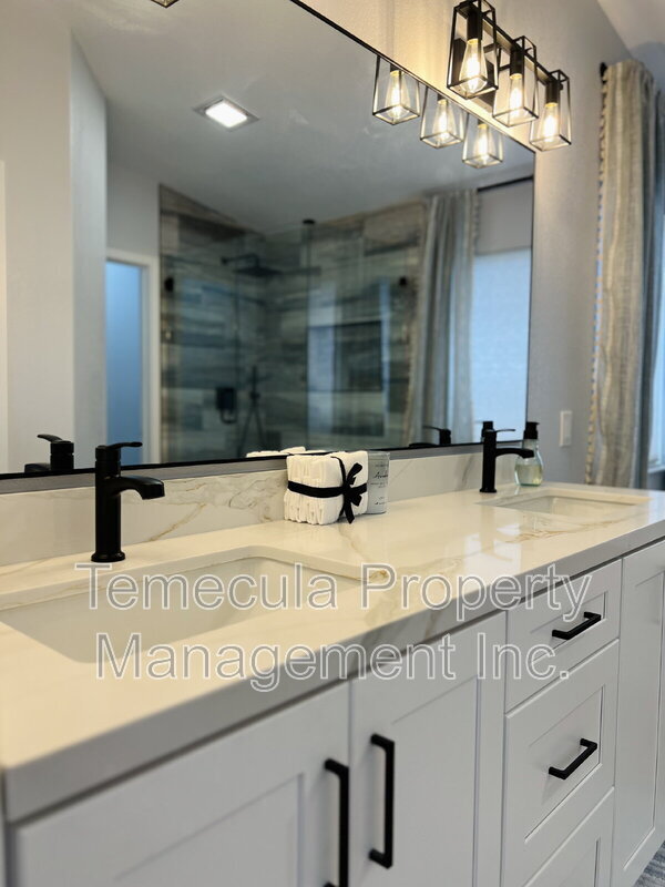 Building Photo - 40536 New Town Dr
