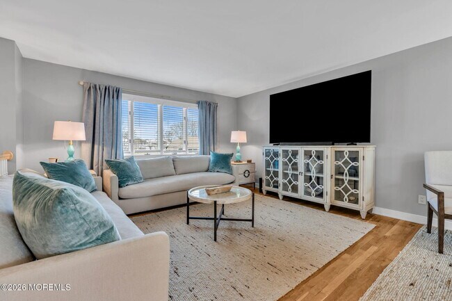 Building Photo - 2412 Homestead Ave