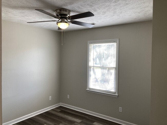 Building Photo - Newly Remodeled 3 br/2 bath Ranch Home! Minutes from Ft. Bragg, Downtown Fayetteville.