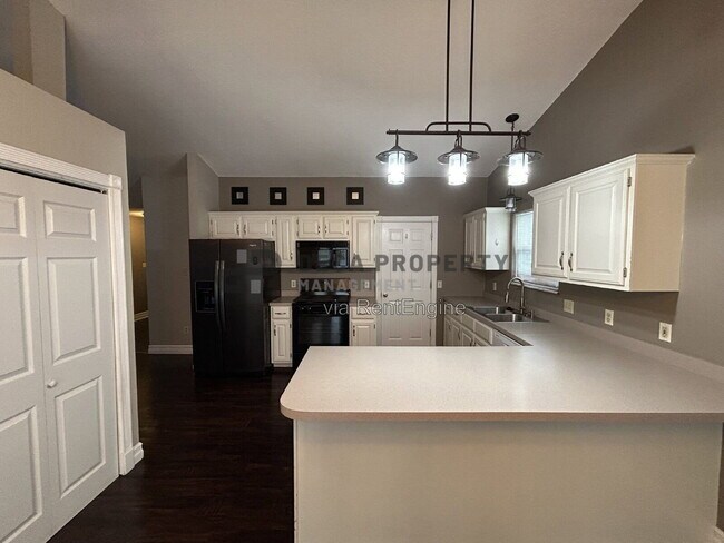 Building Photo - 4175 Whitehall Dr