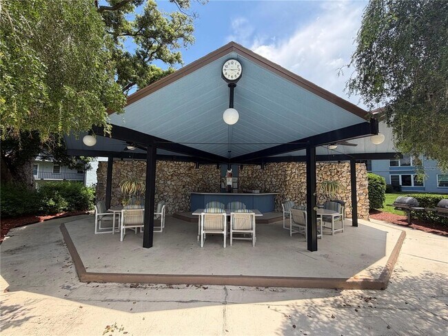 Building Photo - 333 N Lake Howard Dr