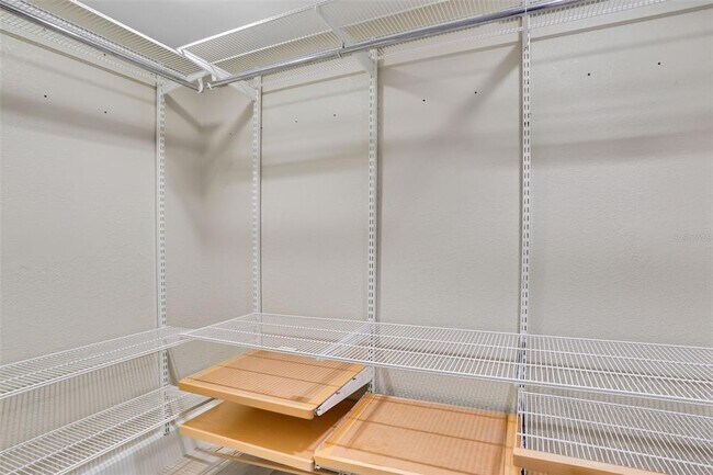 Building Photo - 4920 Locust St NE