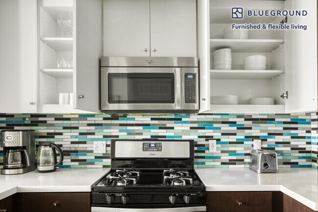 Building Photo - 200 S Los Angeles St