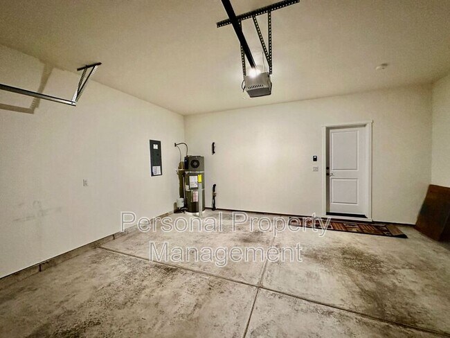 Building Photo - 7042 NE 155th Pl