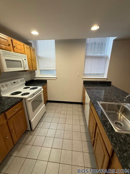 Building Photo - 36 Queensberry St