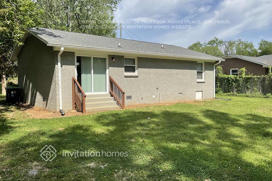 Building Photo - 8826 Burleson Ln