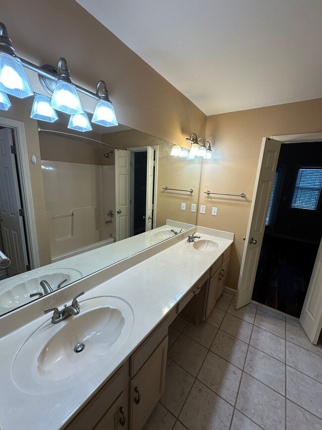 Building Photo - Beautiful 3br/2.5ba home in Harbor Town! Balcony off Primary Bedroom! Pets are owners approval, f...