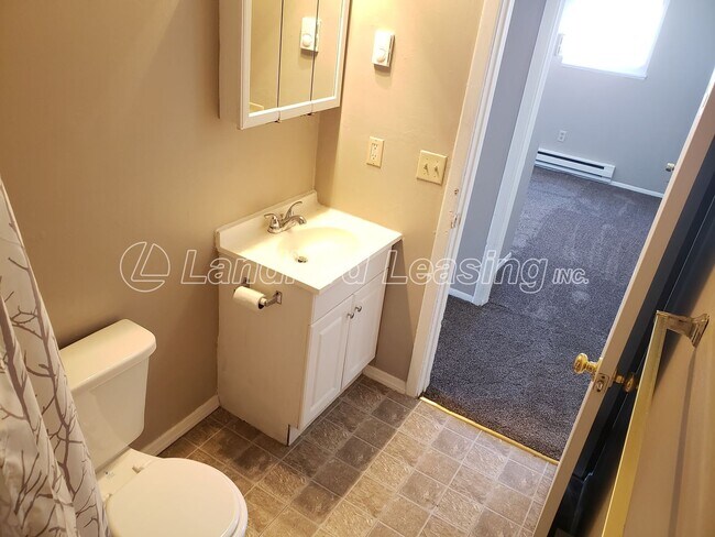 Building Photo - Well-Maintained 3-Bedroom Ranch with Updated Flooring