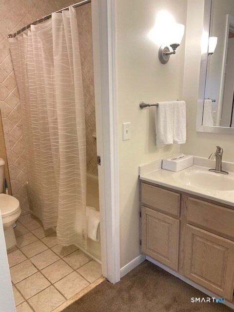 Building Photo - 221 Old Pond Ln