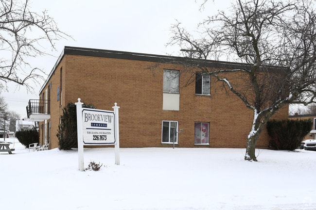 Building Photo - Valley Point Apartments