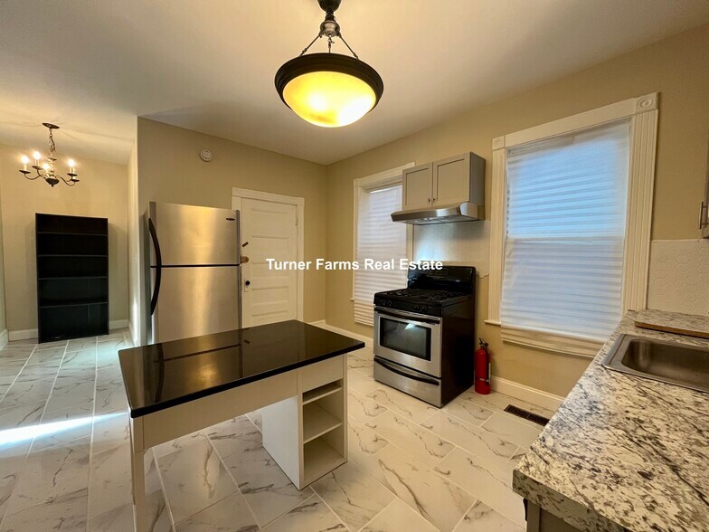 Primary Photo - 10 Bucknam St