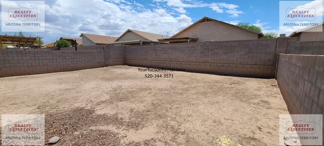 Building Photo - Valencia Rd & Headley Rd 3/2 - Coming Soon - All tile floors and updated kitchen