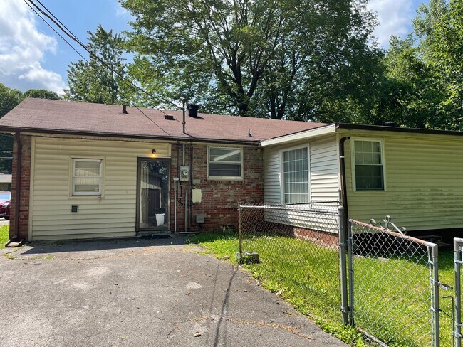 Building Photo - 230 Downer Dr