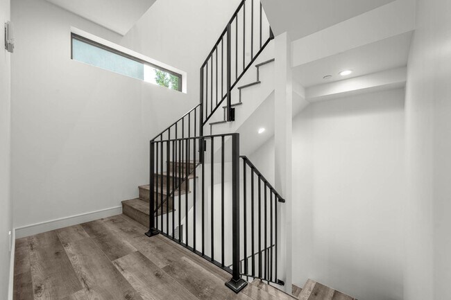 Building Photo - 1920 S Sherbourne Dr