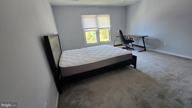 Building Photo - 5215 Le Parc Dr