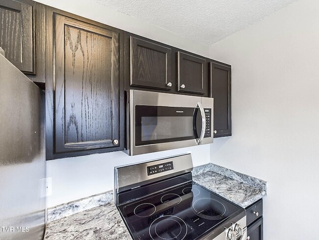 Building Photo - 754 Old Stage Rd