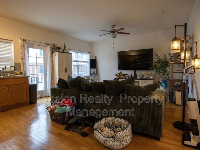 Building Photo - 11905 Centre St