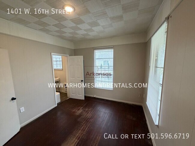 Building Photo - 1401 W 16th St