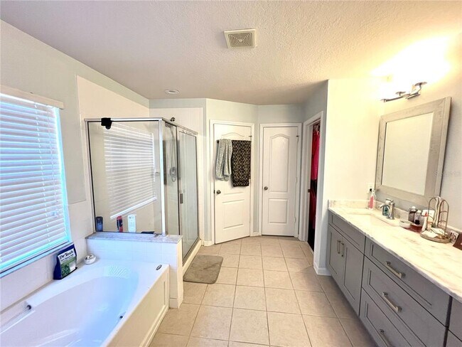 Building Photo - 4639 Pond Ridge Dr