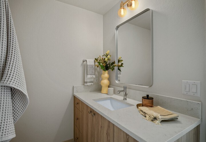 Building Photo - 1319 Oppek St NE