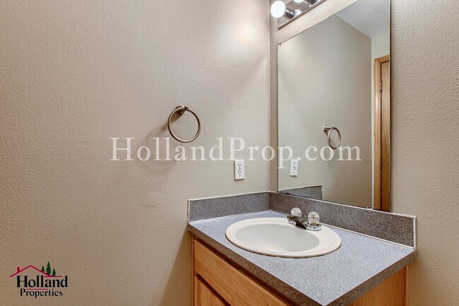 Building Photo - 15470 SW Donna Ct