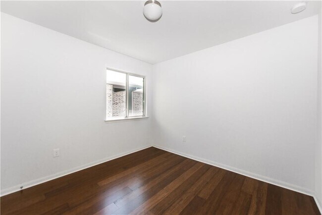 Building Photo - 708 Pinnacle Dr