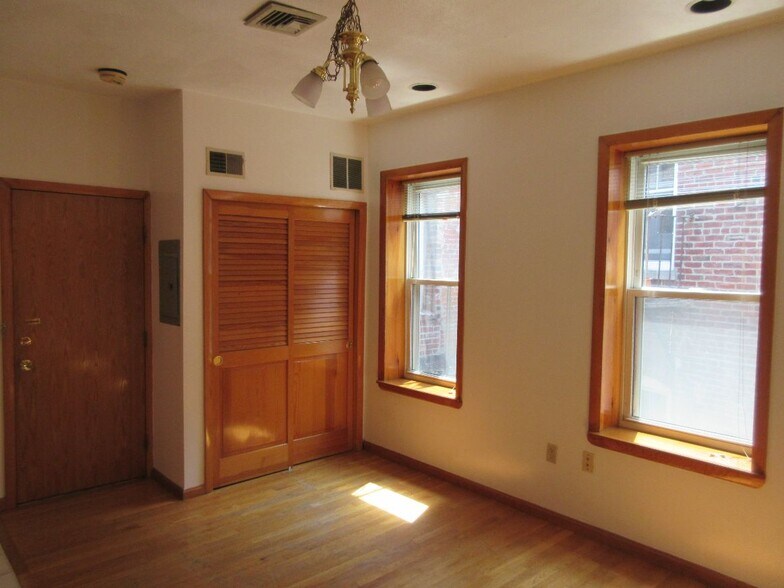 Building Photo - 374 North St