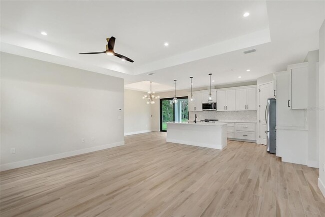 Building Photo - 4476 Skyway Ave