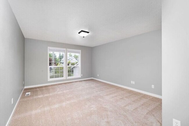 Building Photo - Stunning 4 bedroom, 2.5 bathroom home!! Must See!!