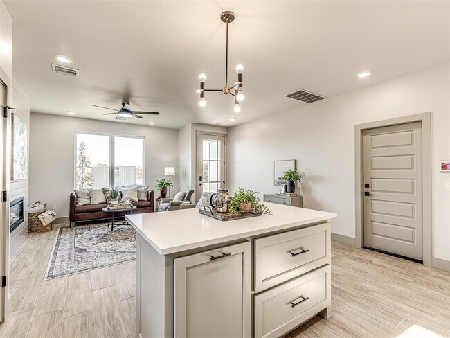 Building Photo - 2633 Crescent Ave