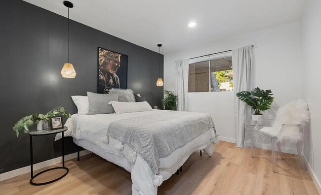 Building Photo - If you want the nicest unit on the market ...
