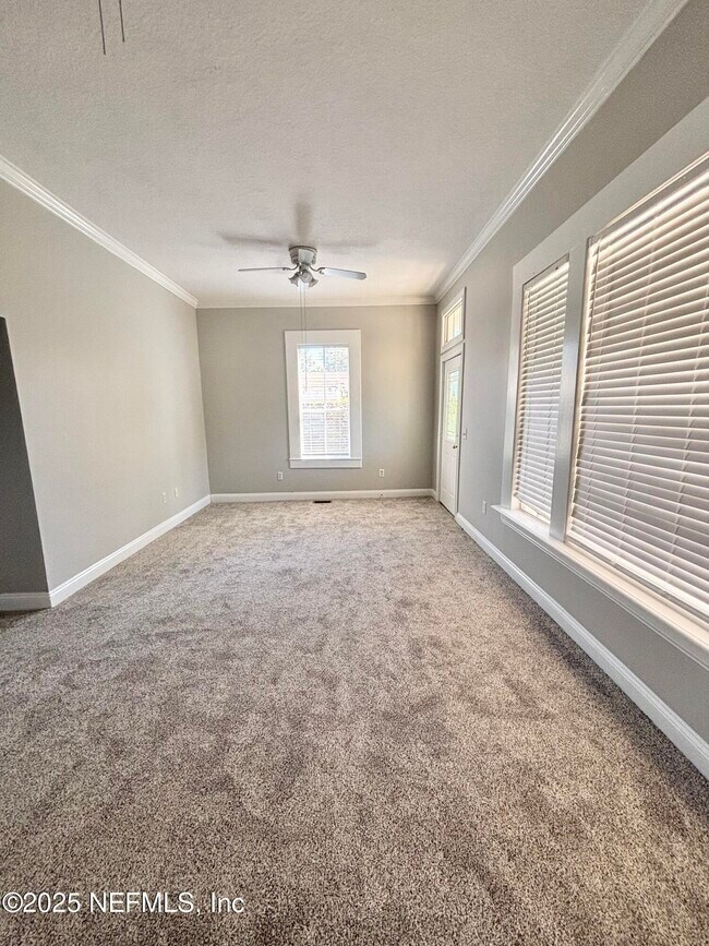 Building Photo - 311 E 6th St