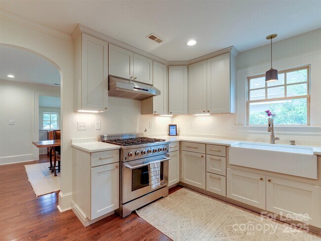 Building Photo - 508 Seldon Dr