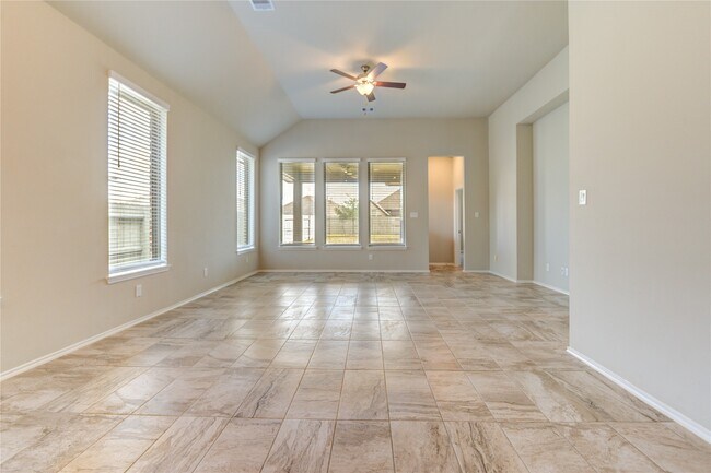 Building Photo - 4727 Crest Hill Dr