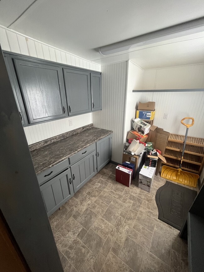 Building Photo - 12 Ray Dr