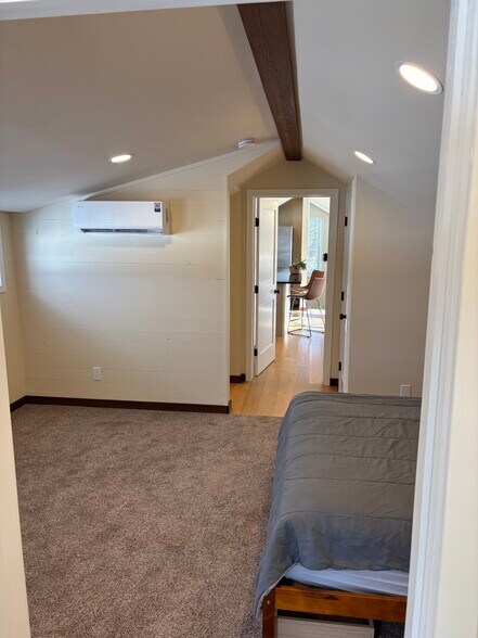 Building Photo - 1630 Round House Rd