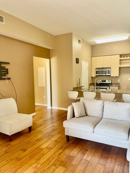 Building Photo - 388 E Ocean Blvd