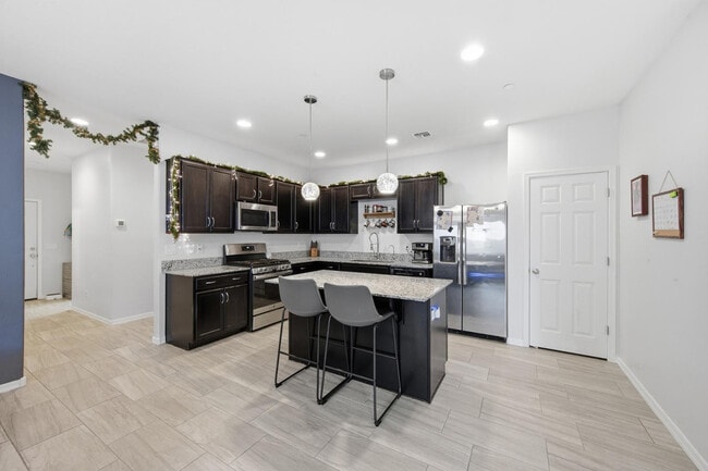 Building Photo - 21359 W Alvarado Rd