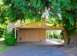Building Photo - 6130 W Beech St