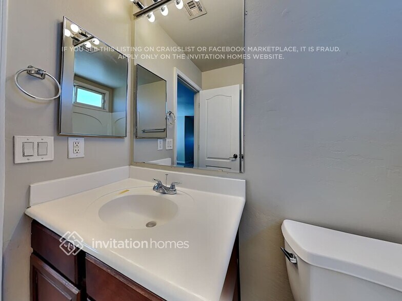 Building Photo - 5614 S 21st Pl